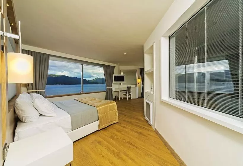 スイート, Poseidon Hotel Adult Only