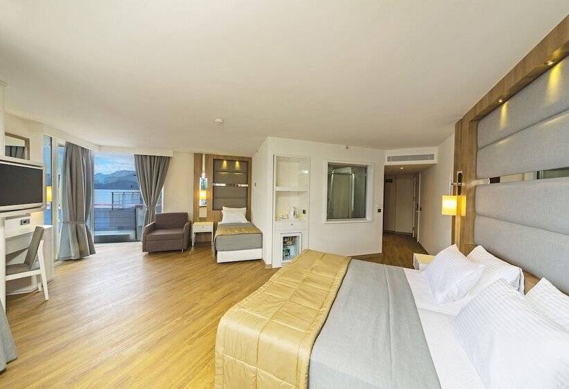 スイート, Poseidon Hotel   Adult Only