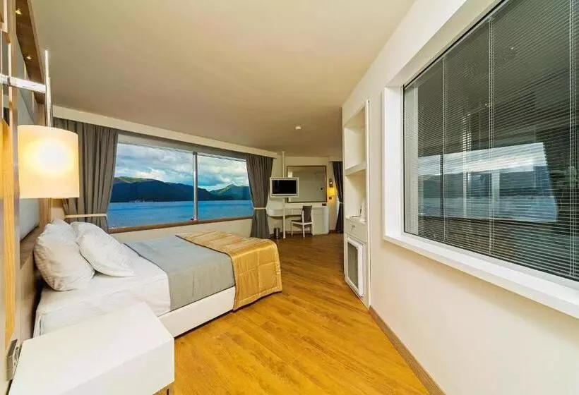 スイート, Poseidon Hotel Adult Only