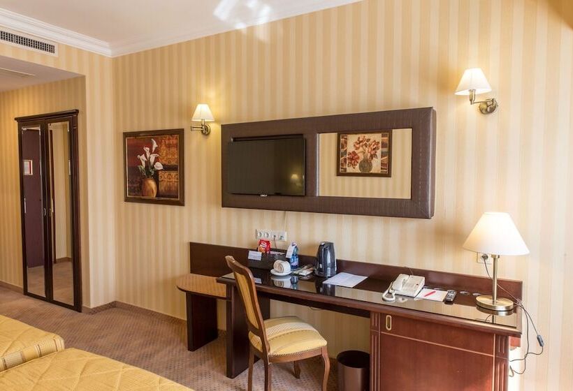 اتاق لوکس, Ramada Hotel & Suites By Wyndham Bucharest North