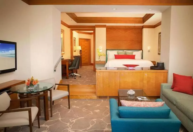 Deluxe Suite King Bed