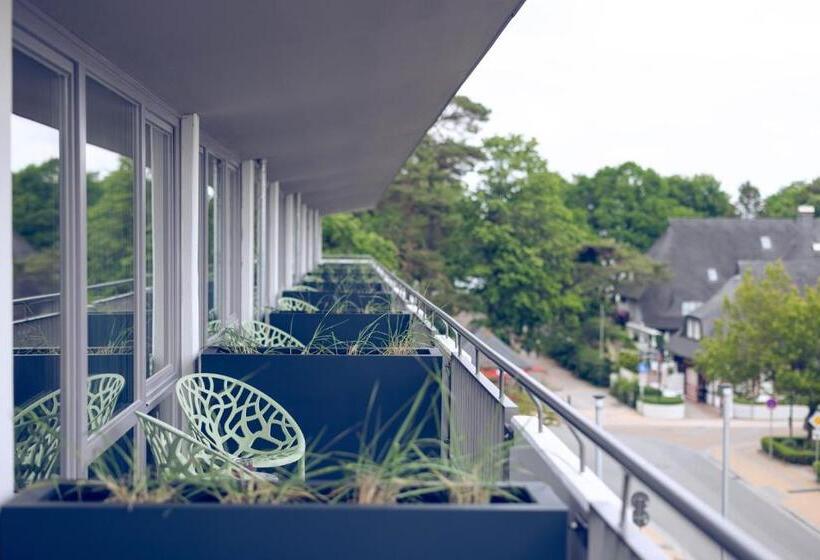 חדר קומפורט, The Flamingo