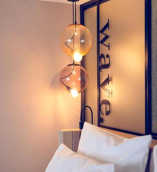 חדר קומפורט, The Flamingo