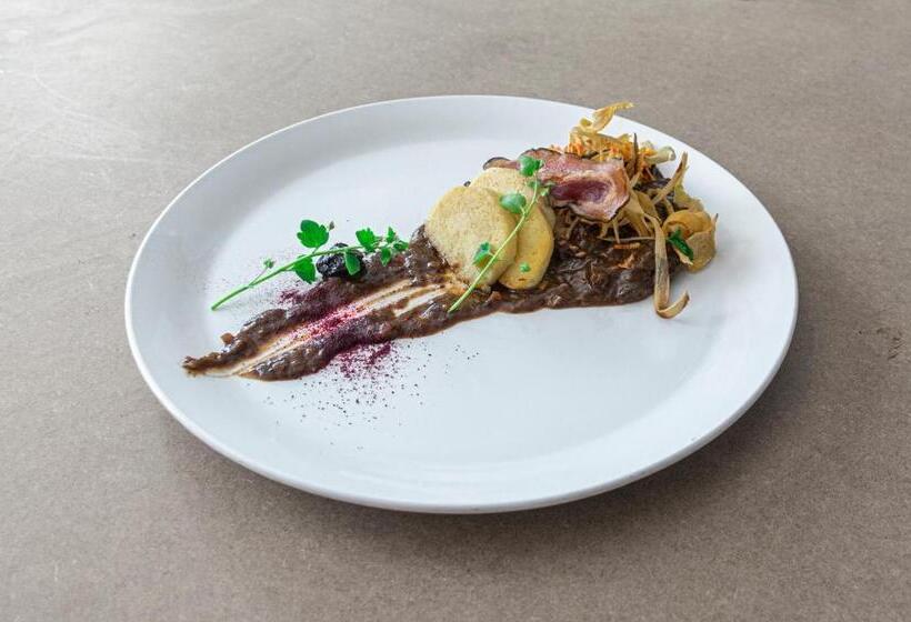 غرفة قياسية, U Kříže