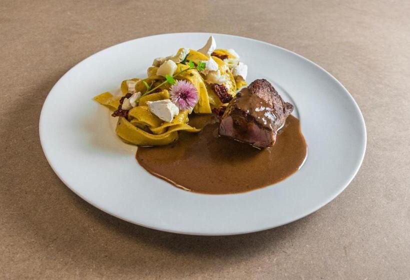 غرفة قياسية, U Kříže