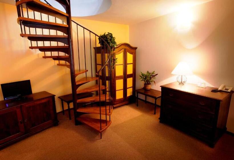 جناح, U Kříže