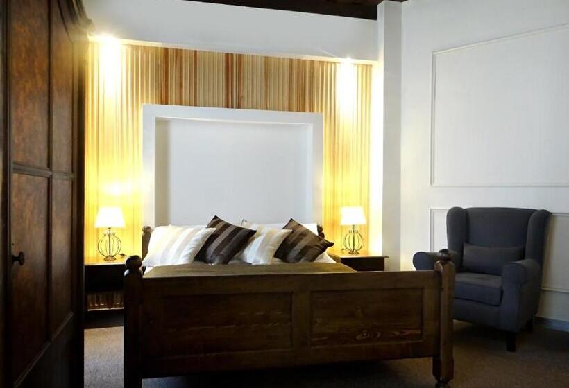 غرفة سوبيريور, U Kříže