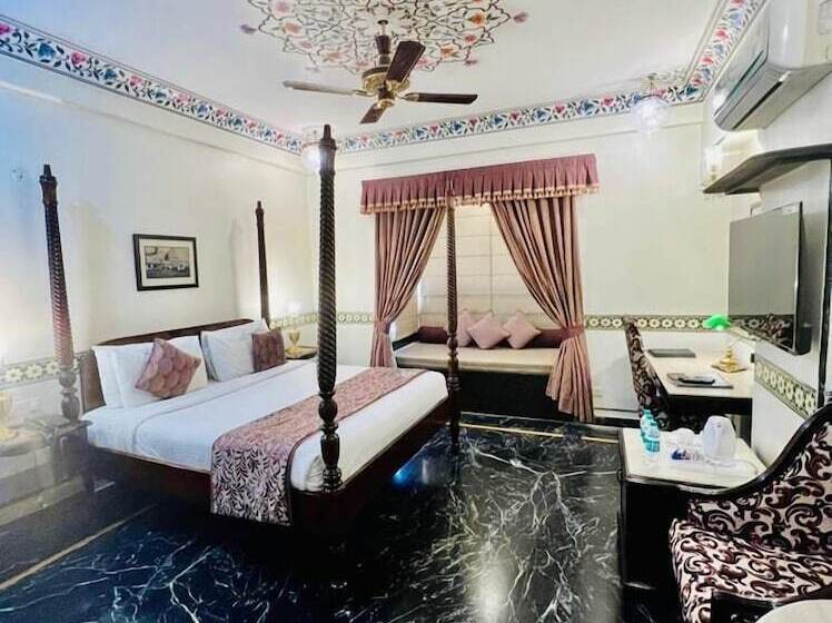 اتاق لوکس, Umaid Mahal A Heritage Style Boutique