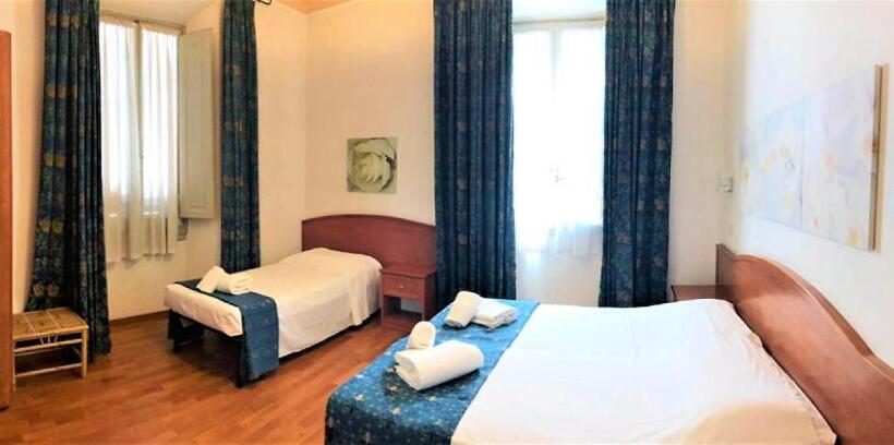 اتاق راحتی سه تخته, Soggiorno Madrid