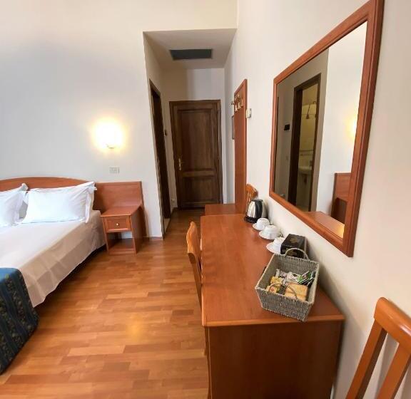 اتاق راحتی سه تخته, Soggiorno Madrid