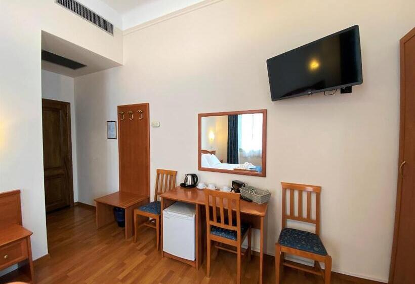 اتاق راحتی سه تخته, Soggiorno Madrid