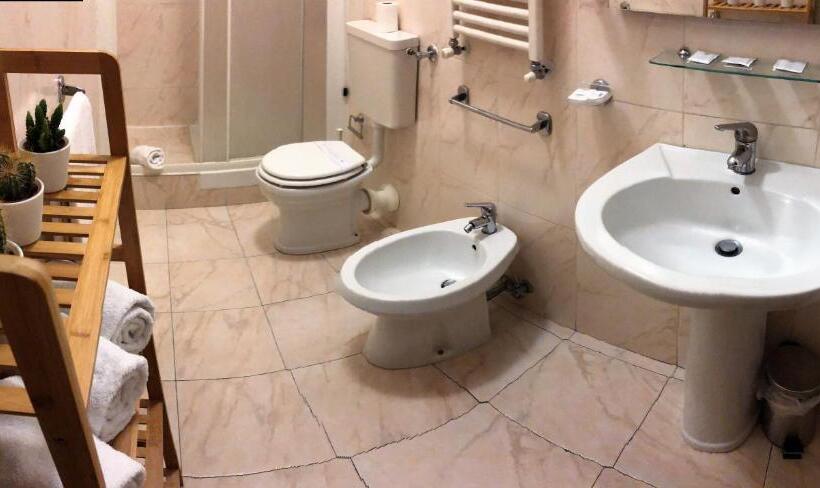 اتاق راحتی سه تخته, Soggiorno Madrid