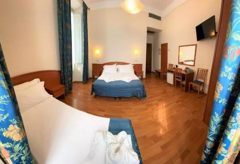 اتاق راحتی سه تخته, Soggiorno Madrid