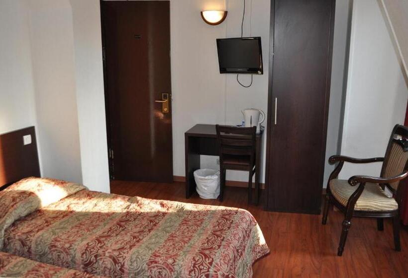 اتاق استاندارد سه نفره, Hipotel Paris Printania Maraichers