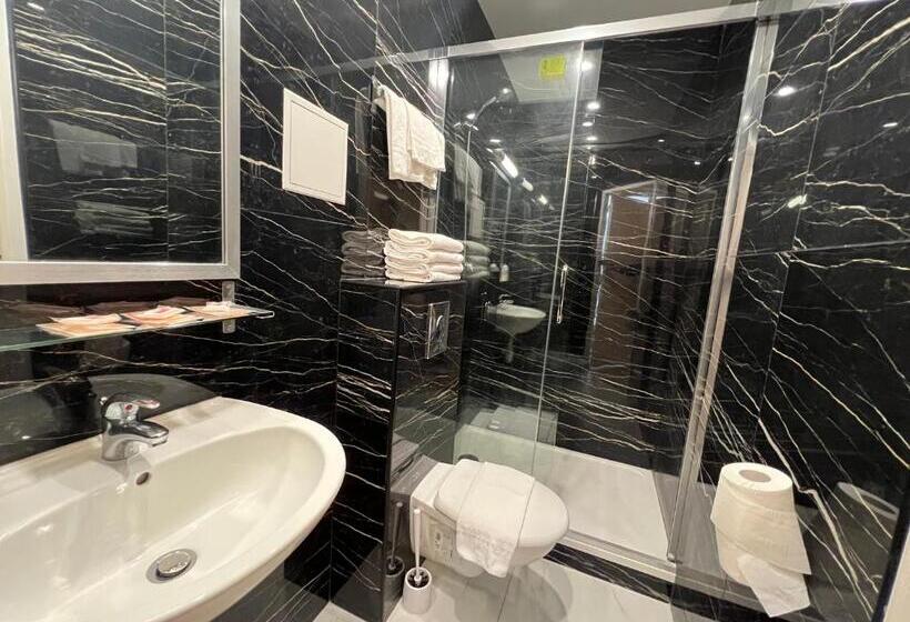 اتاق استاندارد چهار تخته, Hipotel Paris Printania Maraichers