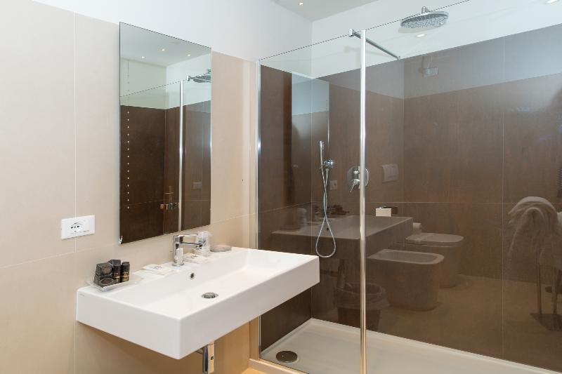 اتاق استاندارد سه نفره, Hipotel Paris Printania Maraichers