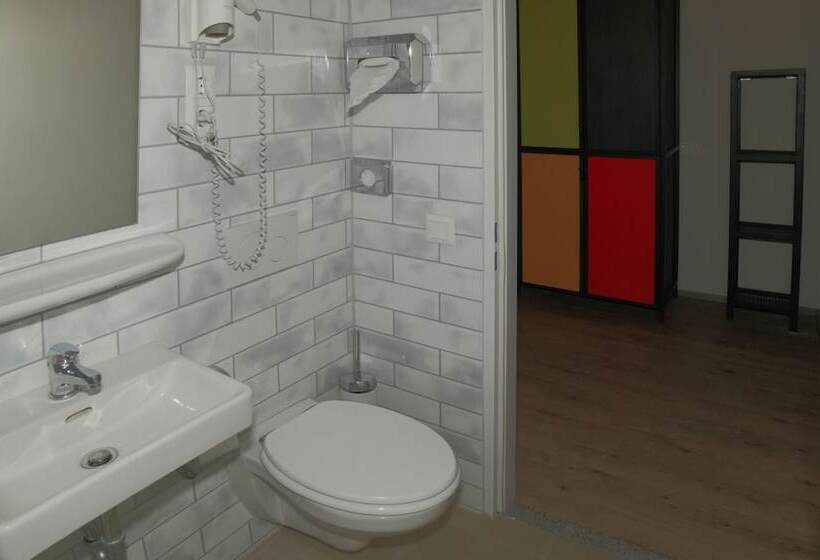 Llit en Habitació Compartida, a&o München Hackerbrücke