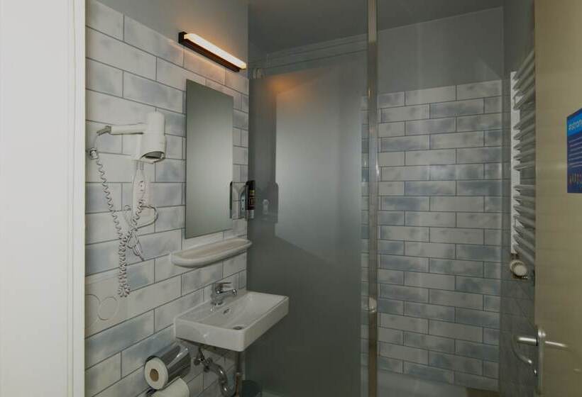 Llit en Habitació Compartida, a&o München Hackerbrücke