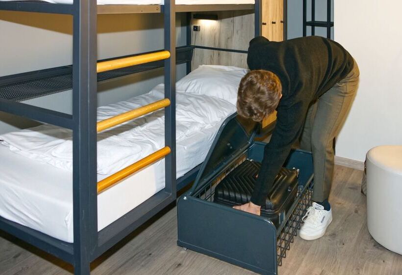 Llit en Habitació Compartida, a&o München Hackerbrücke