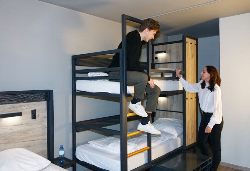 Habitació Quàdruple Estàndard, a&o München Hackerbrücke