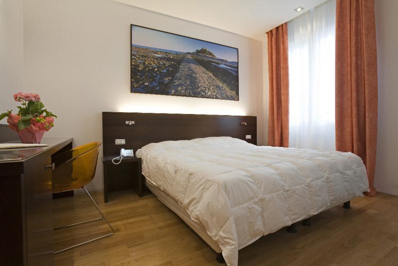 اتاق استاندارد, Card International