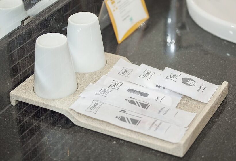 اتاق خانوادگی, êmm Hotel Hue