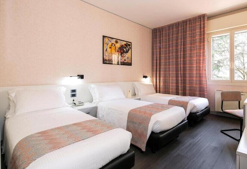 חדר סטנדרט לשלושה, Falco D'oro