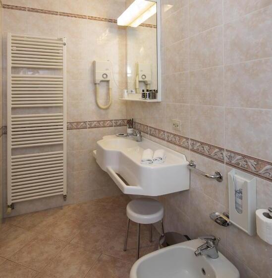 Номер Deluxe, Falco D'oro