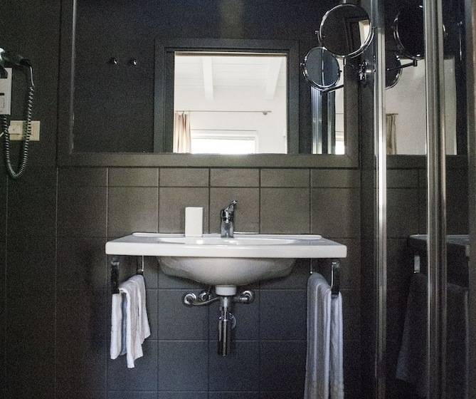 Номер Стандарт, L Approdo Delle Sirene