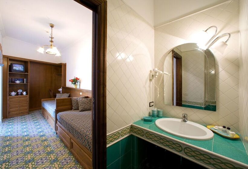 패밀리 룸, La Tonnarella