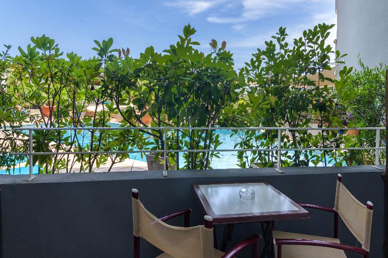 اتاق استاندارد با چشمانداز استخر, Le Tilbury