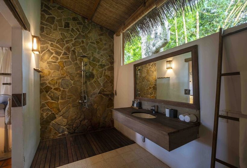 اتاق سوپریور با چشم‌انداز دریا, Mango Bay Resort