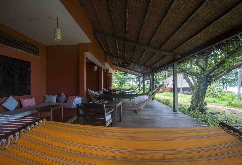 اتاق سوپریور با چشم‌انداز دریا, Mango Bay Resort