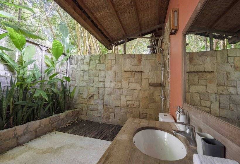 اتاق سوپریور با چشم‌انداز دریا, Mango Bay Resort