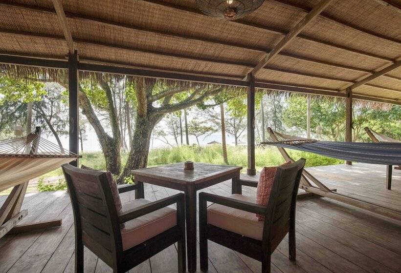 اتاق سوپریور با چشم‌انداز دریا, Mango Bay Resort