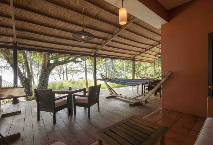 اتاق سوپریور با چشم‌انداز دریا, Mango Bay Resort