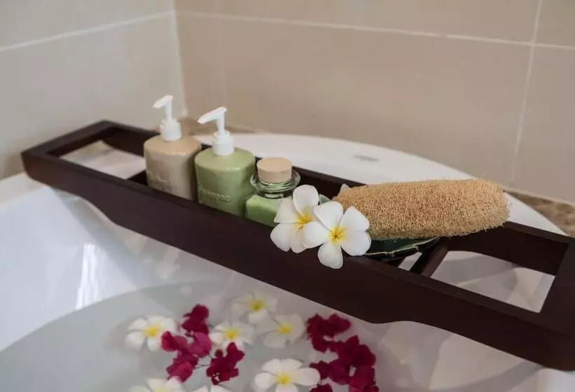 Comfort room with balcony, Pandanus Resort