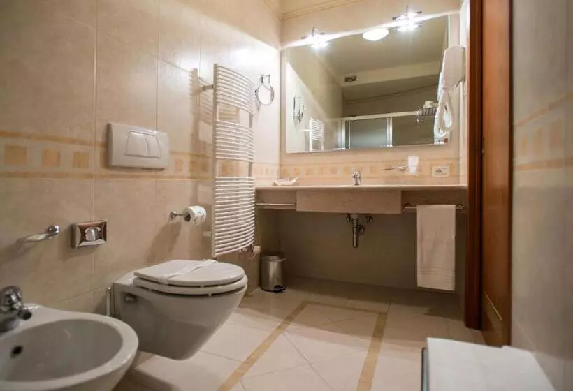 Standard Yhden Hengen Huone, Phi Hotel Astoria