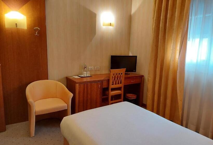 חדר סטנדרט יחיד, Phi Hotel Astoria