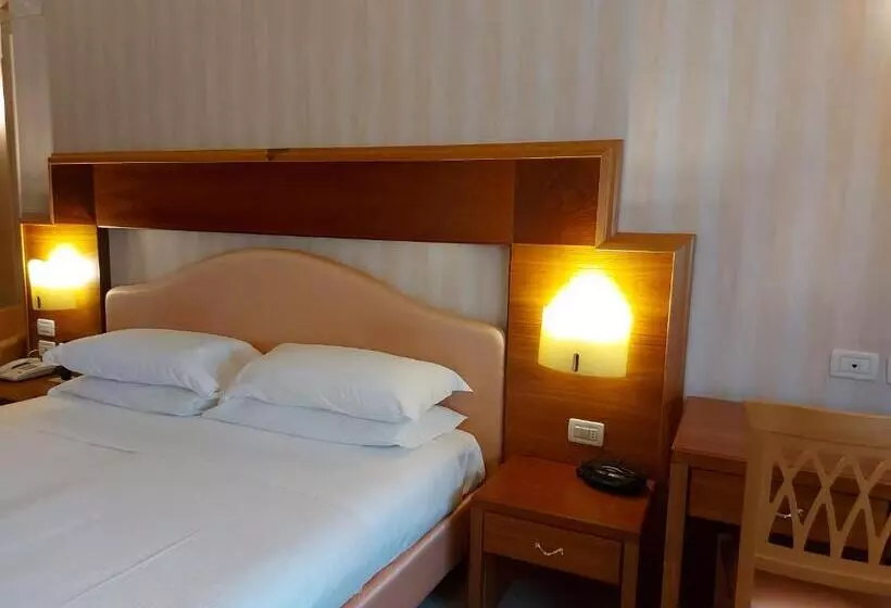 Superior-huone, Phi Hotel Astoria