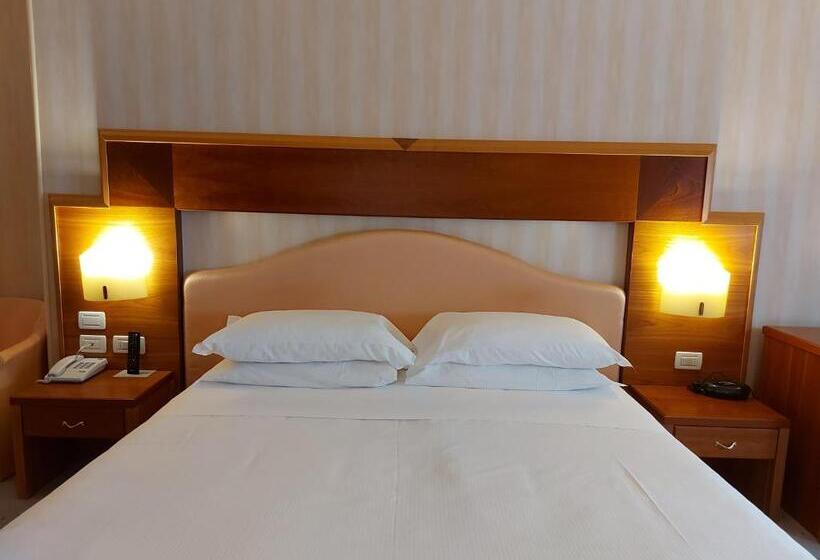 Номер Superior, Phi Hotel Astoria