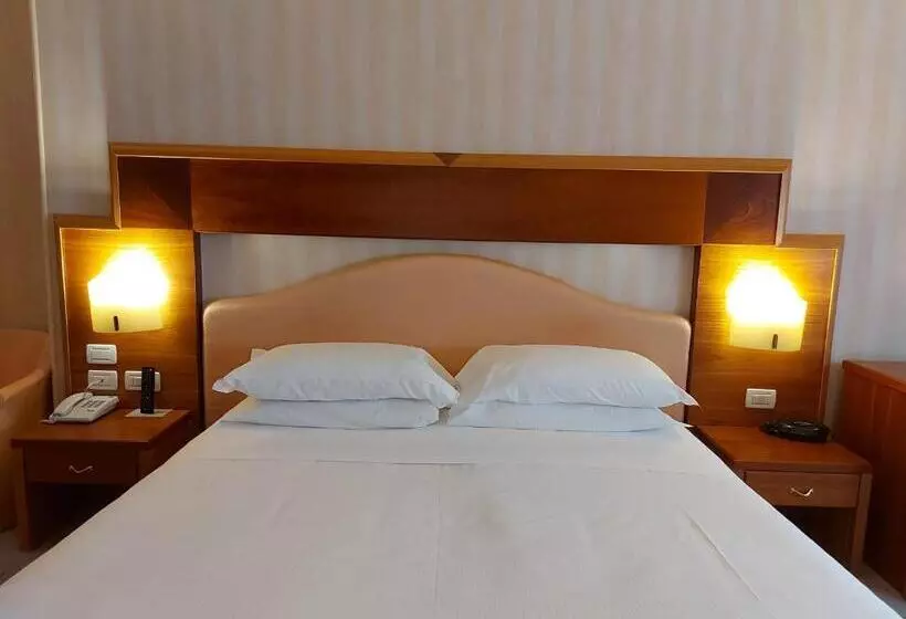 Superior-huone, Phi Hotel Astoria