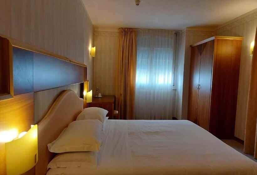 غرفة سوبيريور, Phi Hotel Astoria