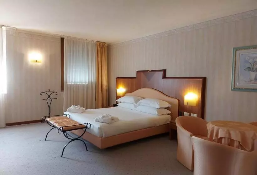Juniorsviitti, Phi Hotel Astoria