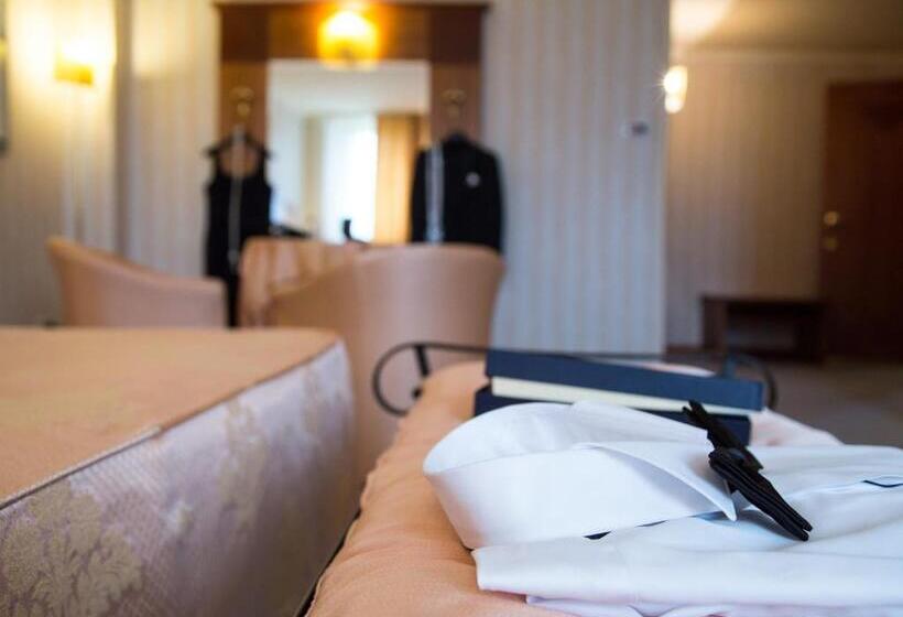 Полулюкс, Phi Hotel Astoria