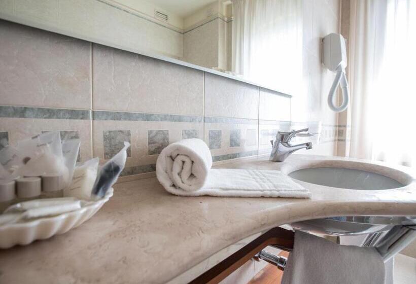 패밀리 주니어 스위트, Phi Hotel Astoria