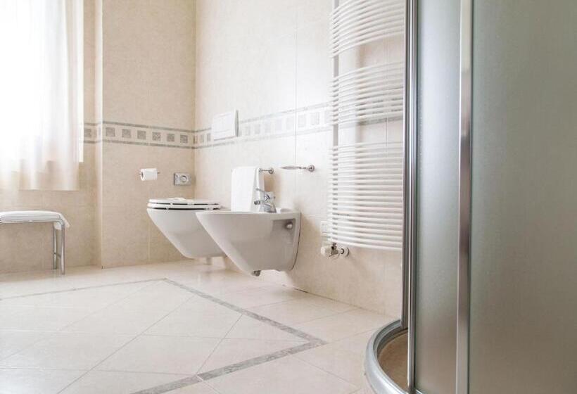 패밀리 주니어 스위트, Phi Hotel Astoria