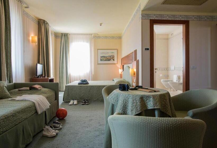 Семейный Полулюкс, Phi Hotel Astoria
