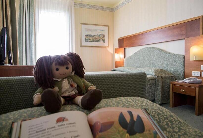 패밀리 주니어 스위트, Phi Hotel Astoria