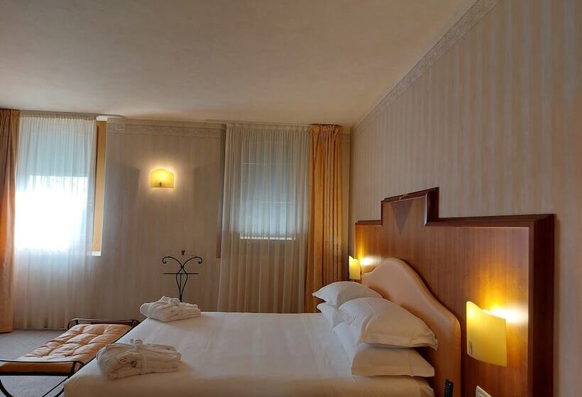 주니어 스위트, Phi Hotel Astoria